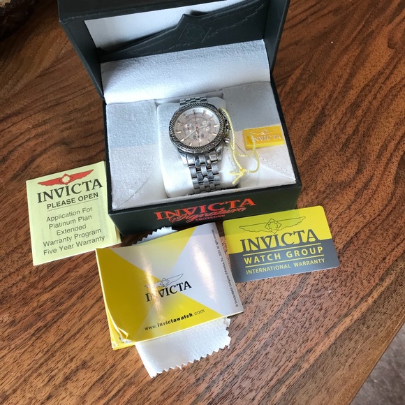 Invicta 7167 Swiss-made chronograph, boxes, papers, EUC - Picture 4 of 7